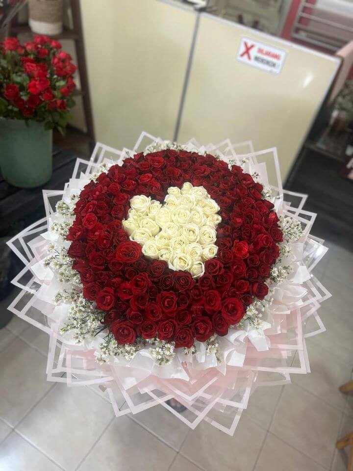 Buket Bunga Bulat Tengah Love sidoarjo